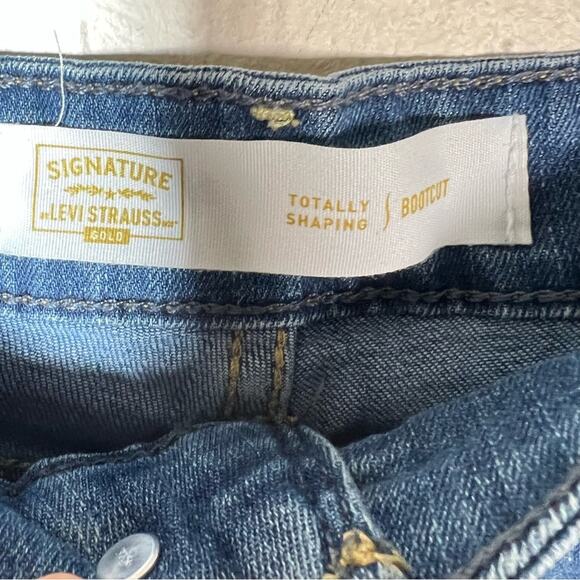 Levi's signature totally shaping boot cut medium wash jeans size 34 B116 - Picture 2 of 5